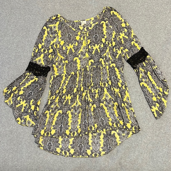Yellow Paisley Women’s Blouse - Picture 1 of 4